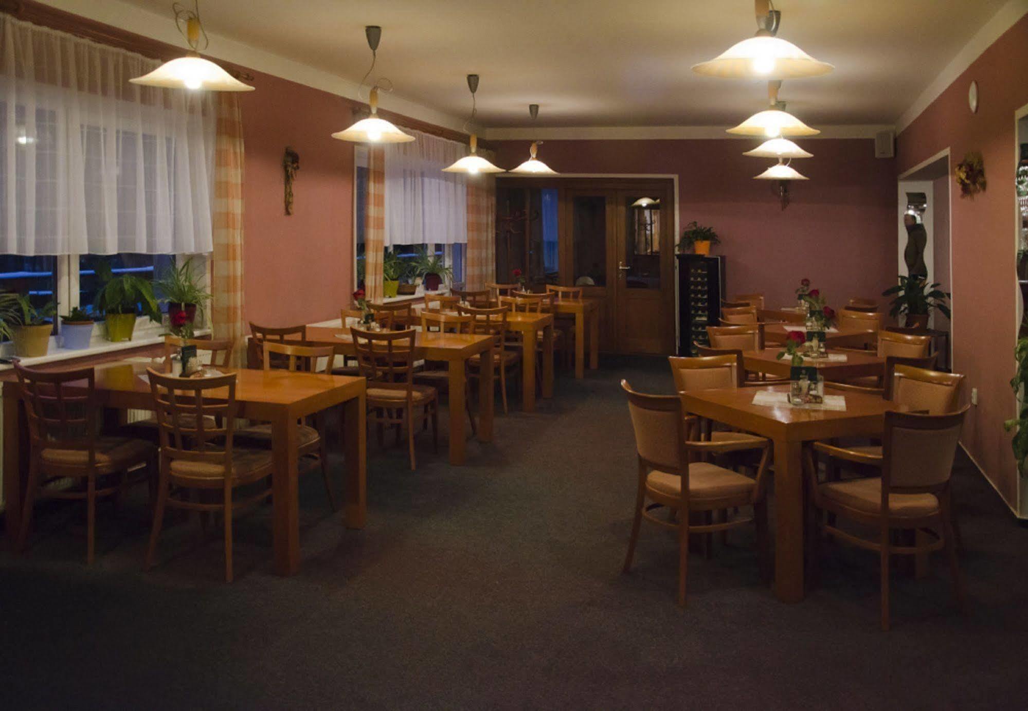 Hotel Zatisi Františkovy Lázně Kültér fotó