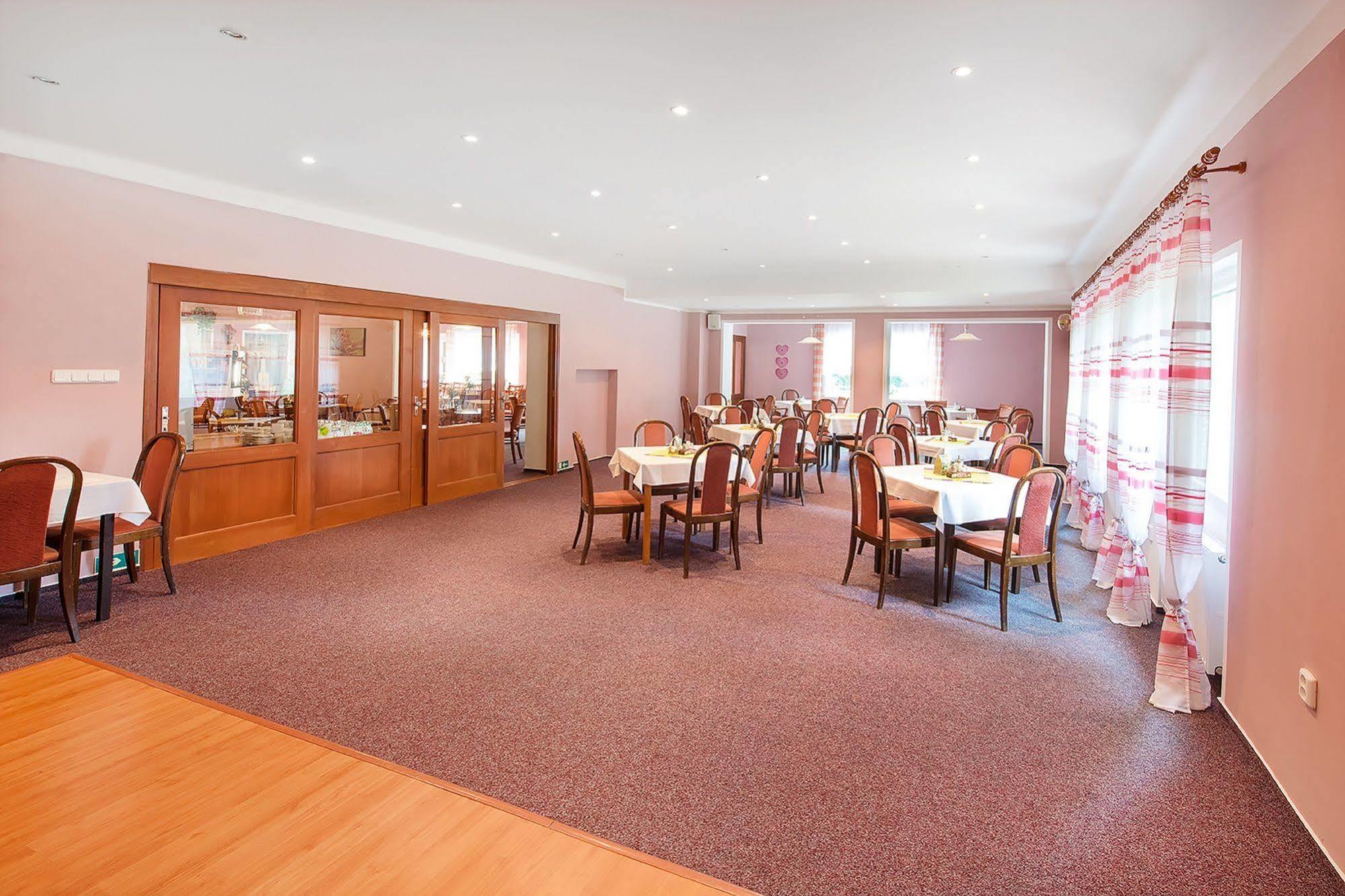 Hotel Zatisi Františkovy Lázně Kültér fotó
