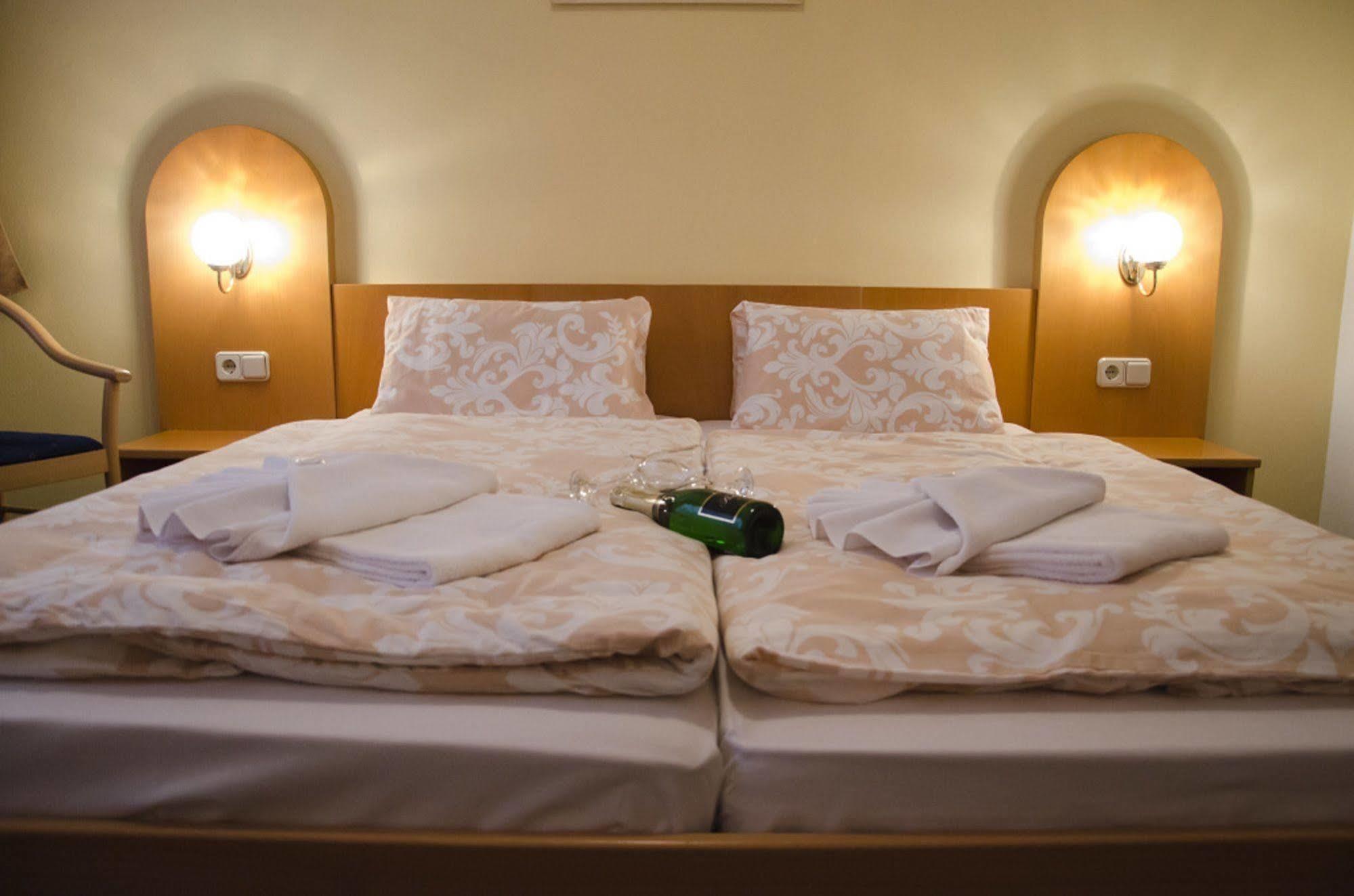 Hotel Zatisi Františkovy Lázně Kültér fotó