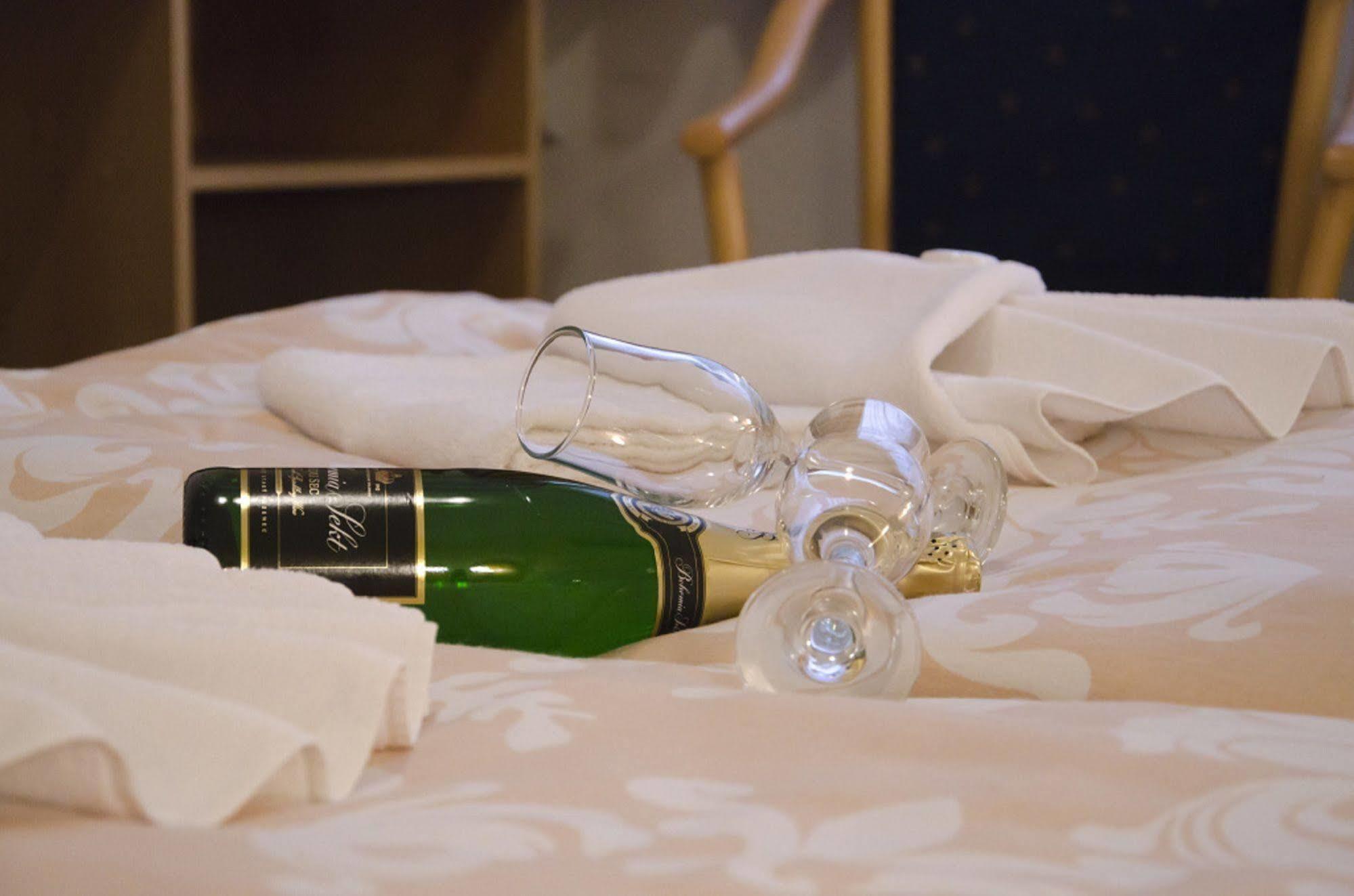 Hotel Zatisi Františkovy Lázně Kültér fotó